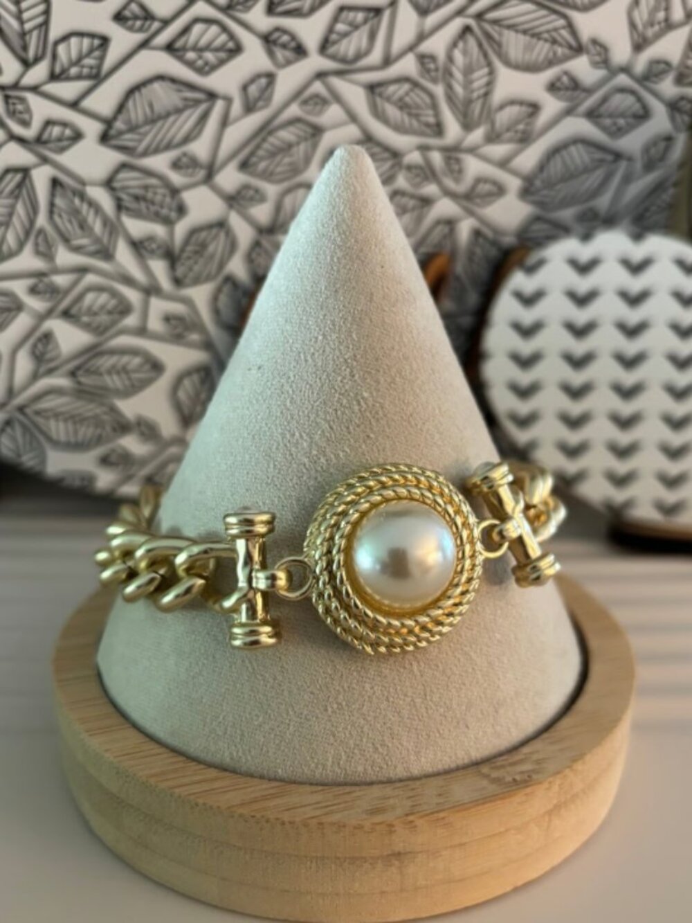 Gold Tone Toggle Chain Bracelet with Pearl Accent